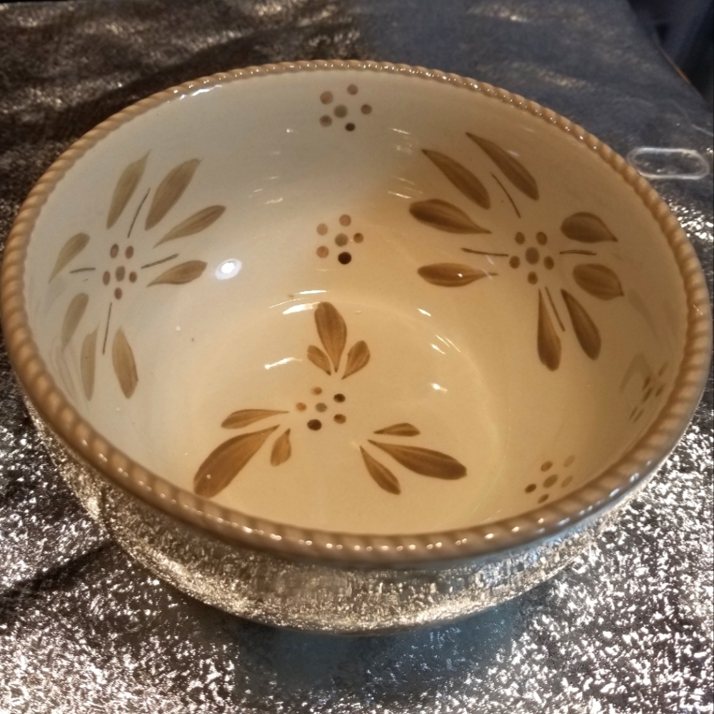 - NWOT Temp-tations Old World Bowl